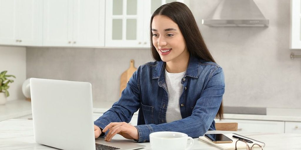 woman-on-laptop-researches-cover-letter-trends-before-writing-her-disruptive-cover-letter.jpg