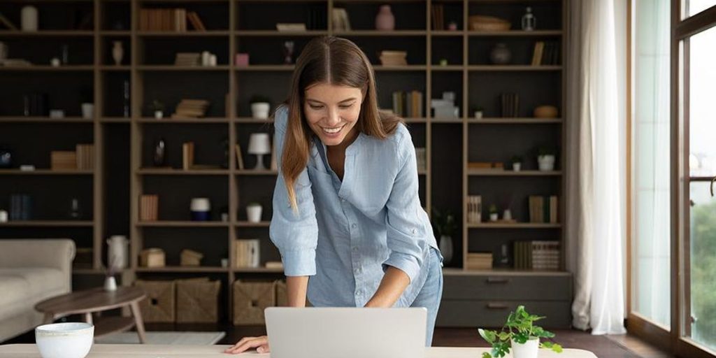 woman-on-laptop-simplifies-her-job-search.jpg